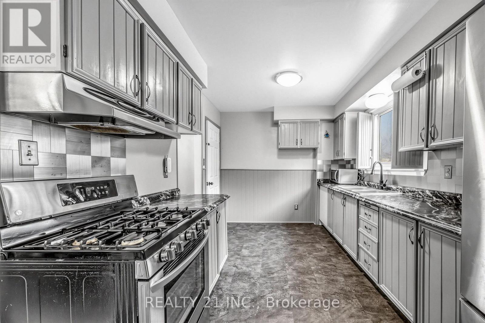376 Vancouver Crescent, Oshawa, Ontario  L1J 5X9 - Photo 18 - E13682156