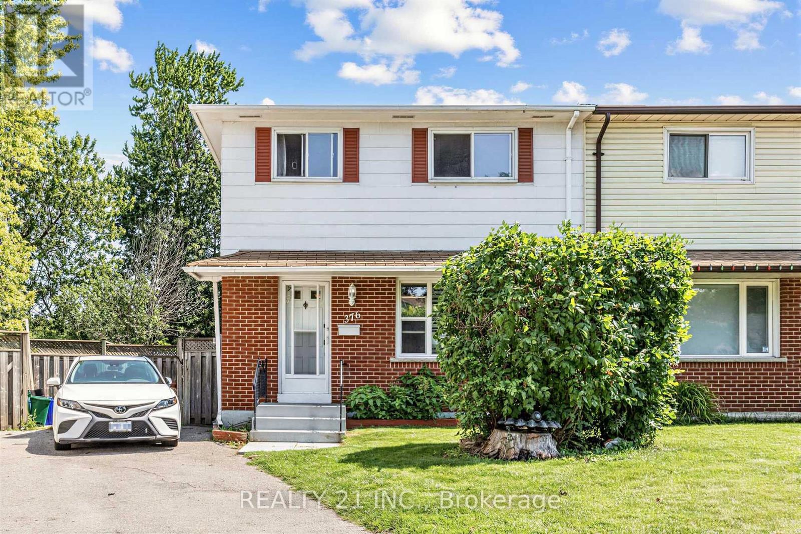 376 Vancouver Crescent, Oshawa, Ontario  L1J 5X9 - Photo 2 - E13682156