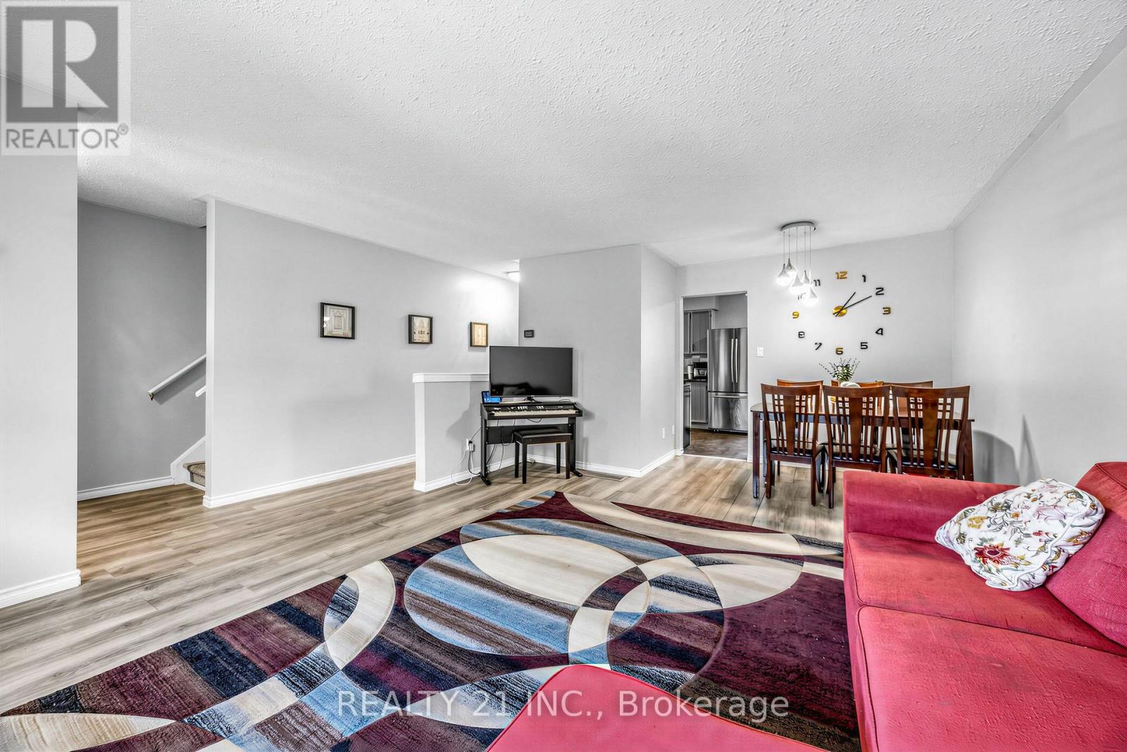 376 Vancouver Crescent, Oshawa, Ontario  L1J 5X9 - Photo 4 - E13682156