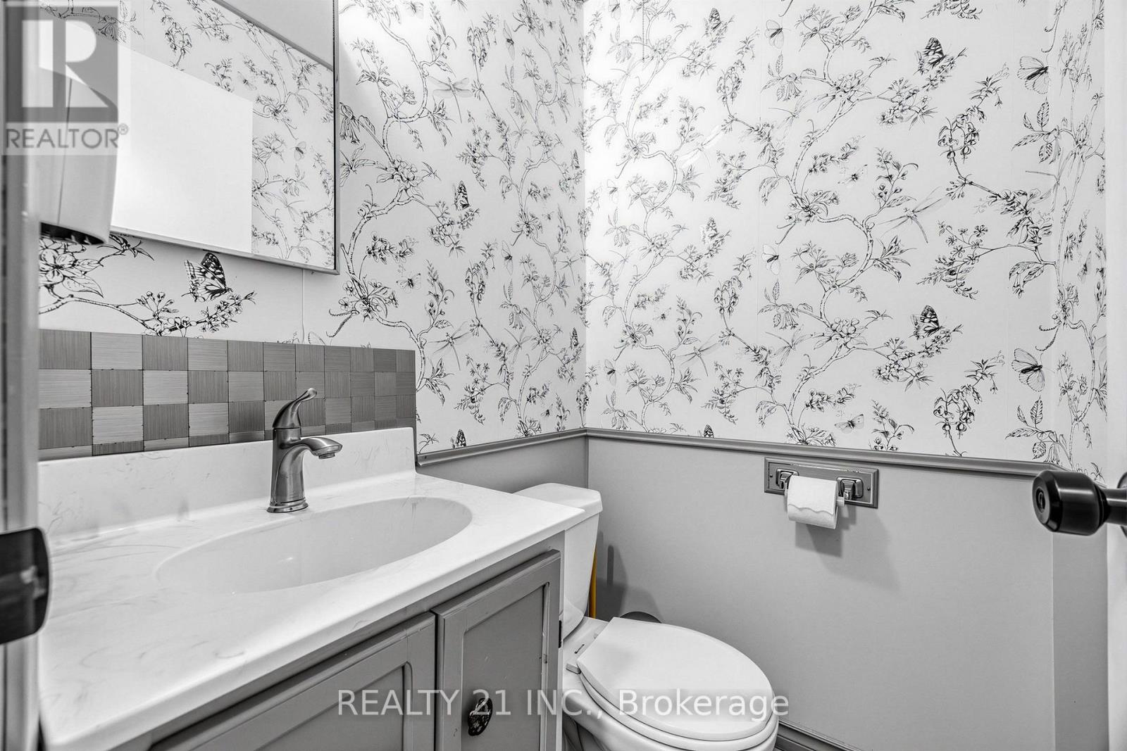 376 Vancouver Crescent, Oshawa, Ontario  L1J 5X9 - Photo 9 - E13682156