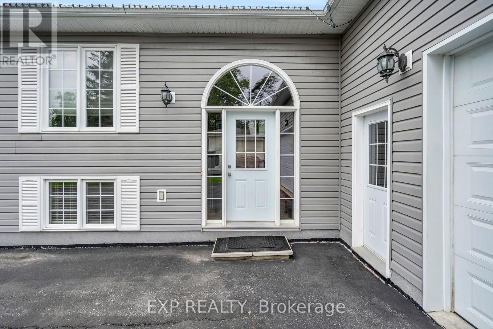 21 Sunnidale Boulevard, Georgina, Ontario  L0E 1L0 - Photo 4 - N13682236