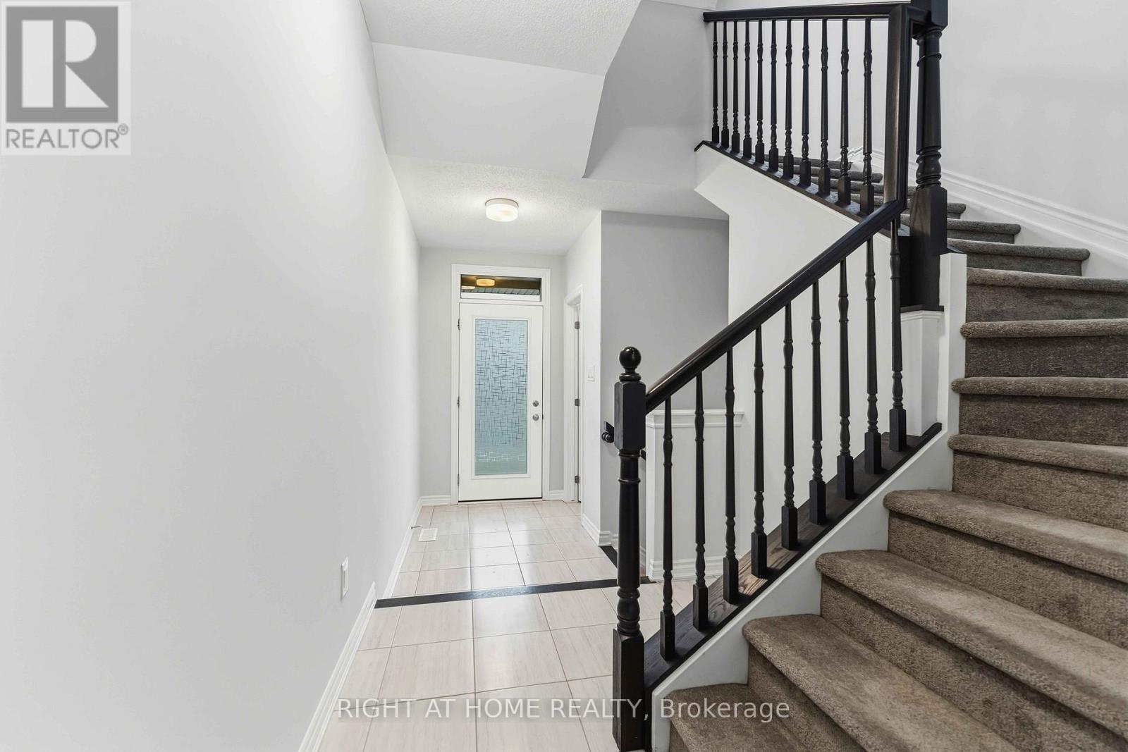 709 Derreen Avenue, Ottawa, Ontario  K2S 2Z2 - Photo 3 - X13682258