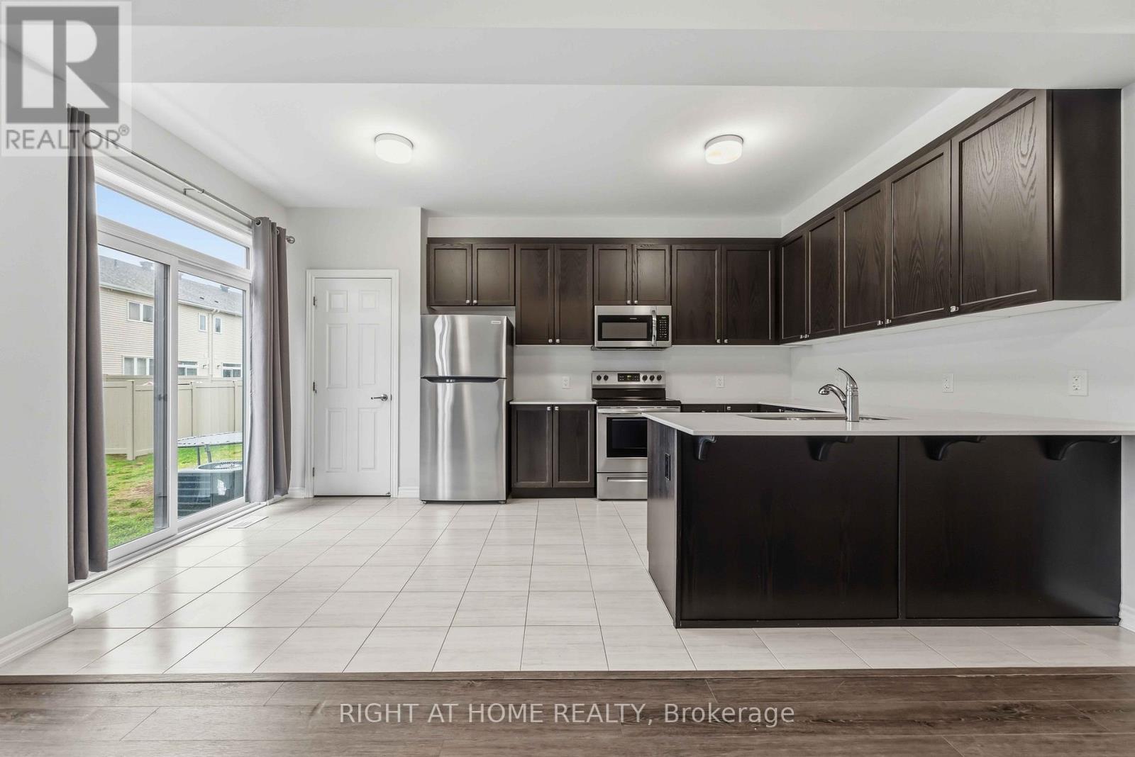 709 Derreen Avenue, Ottawa, Ontario  K2S 2Z2 - Photo 9 - X13682258