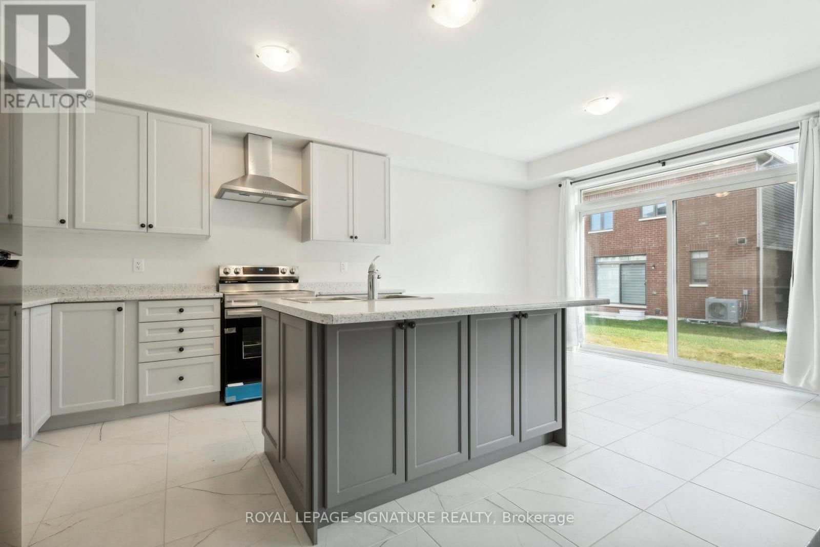 28 Tamworth Terrace, Barrie, Ontario  L9J 0W5 - Photo 15 - S13682234
