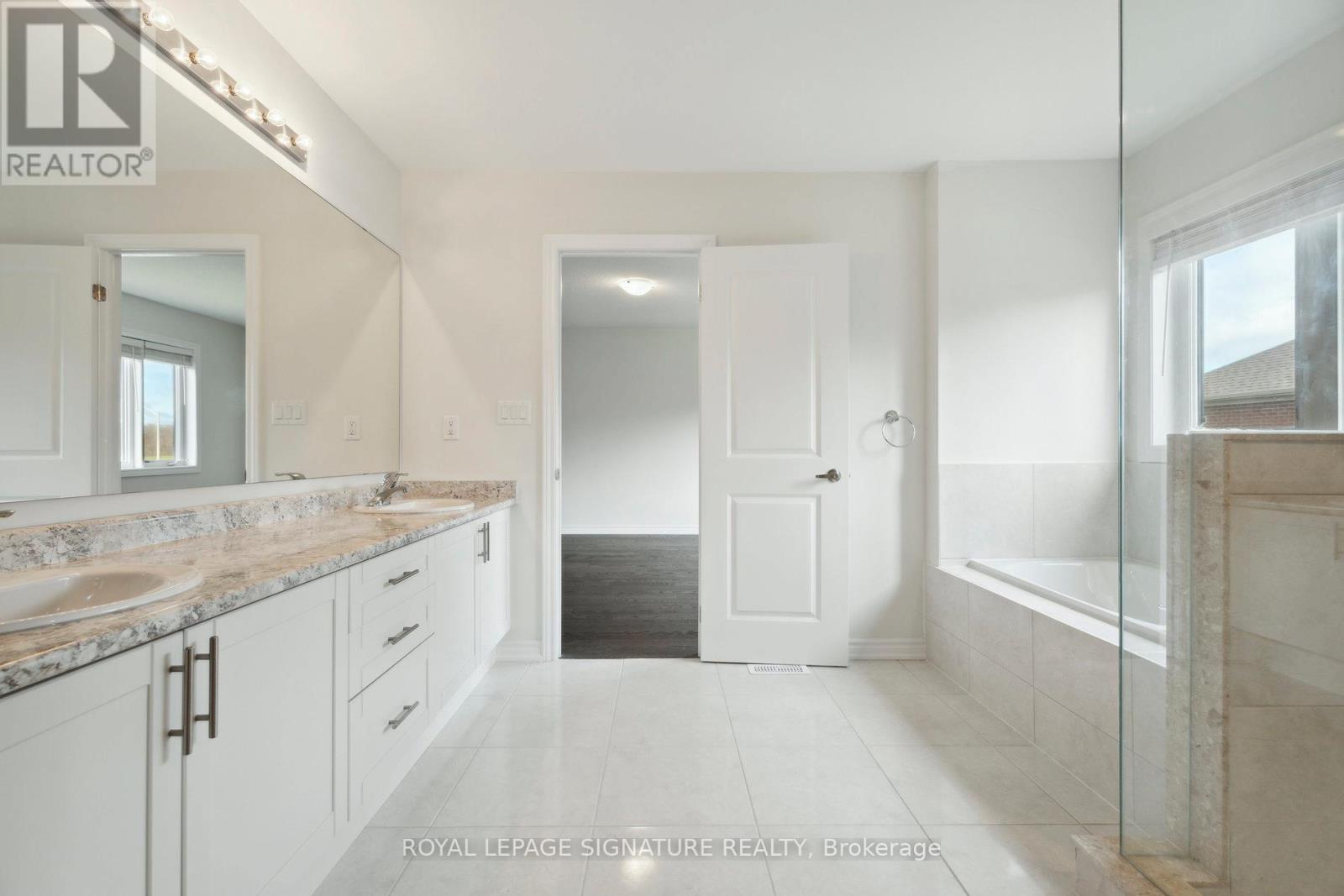 28 Tamworth Terrace, Barrie, Ontario  L9J 0W5 - Photo 38 - S13682234