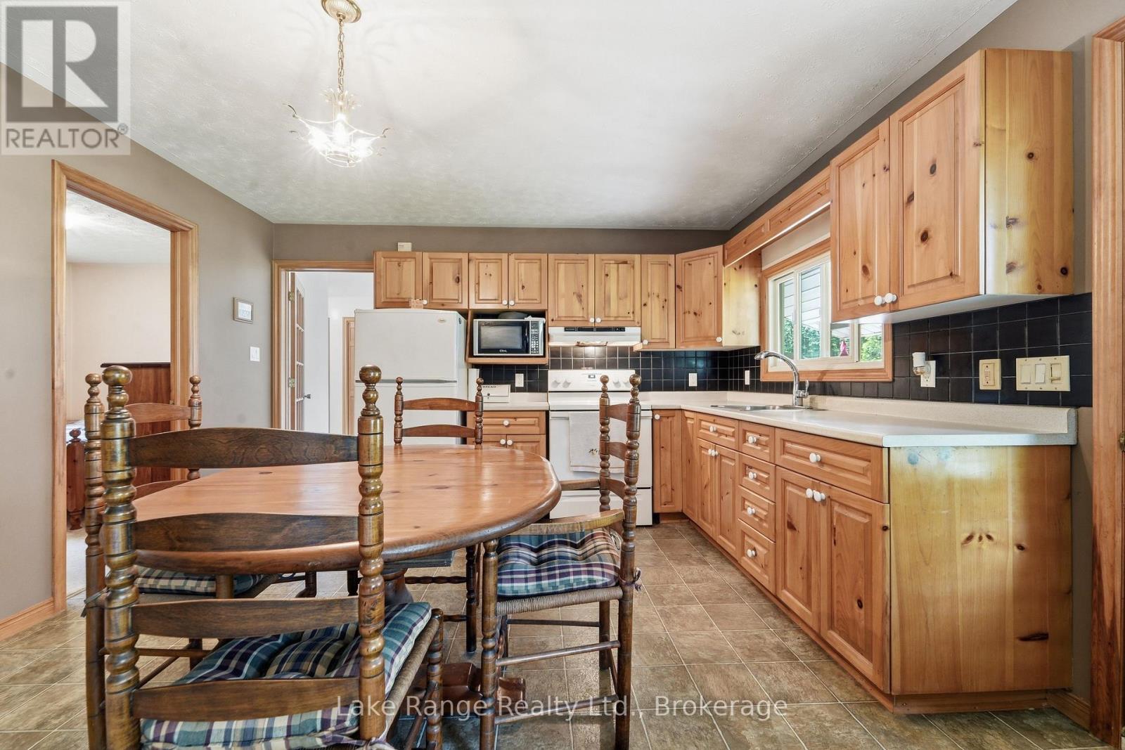 311 Maple Street, Huron-Kinloss, Ontario  N0G 2R0 - Photo 12 - X13577580