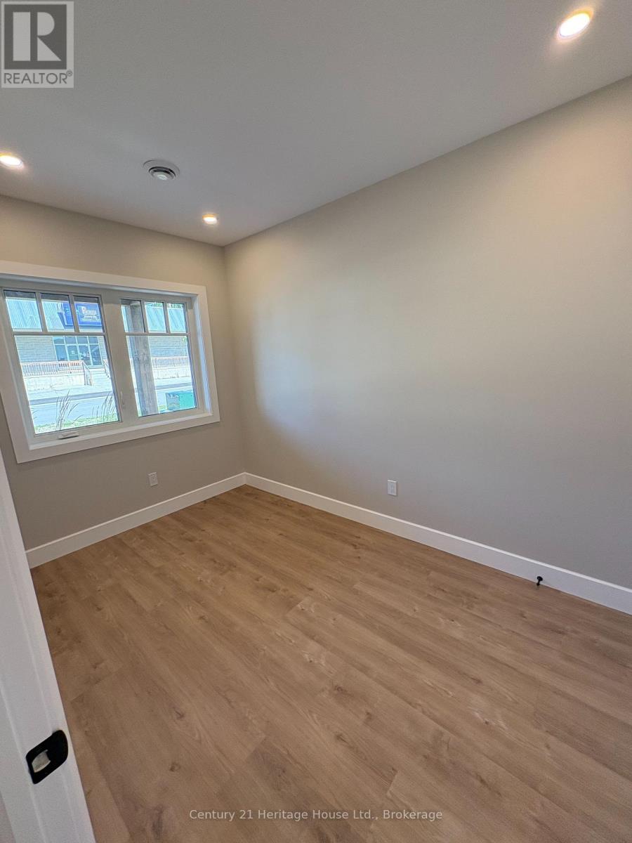 323 Arthur Street, Wellington North, Ontario  N0G 2L3 - Photo 12 - X12593986