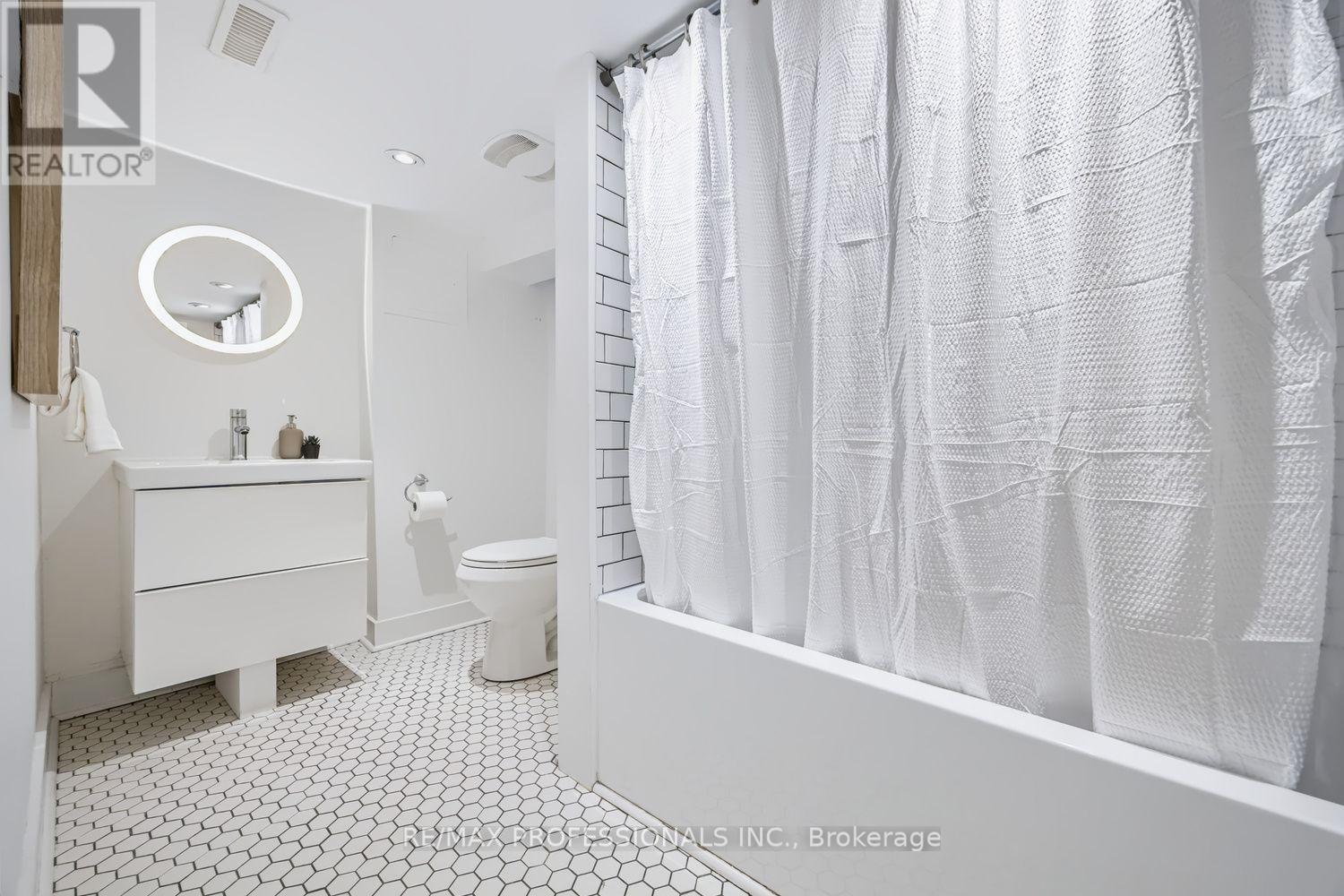 3 Blakley Avenue, Toronto, Ontario  M6N 3Y4 - Photo 29 - W13681644