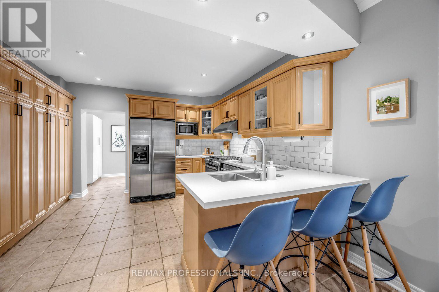 3 Blakley Avenue, Toronto, Ontario  M6N 3Y4 - Photo 5 - W13681644
