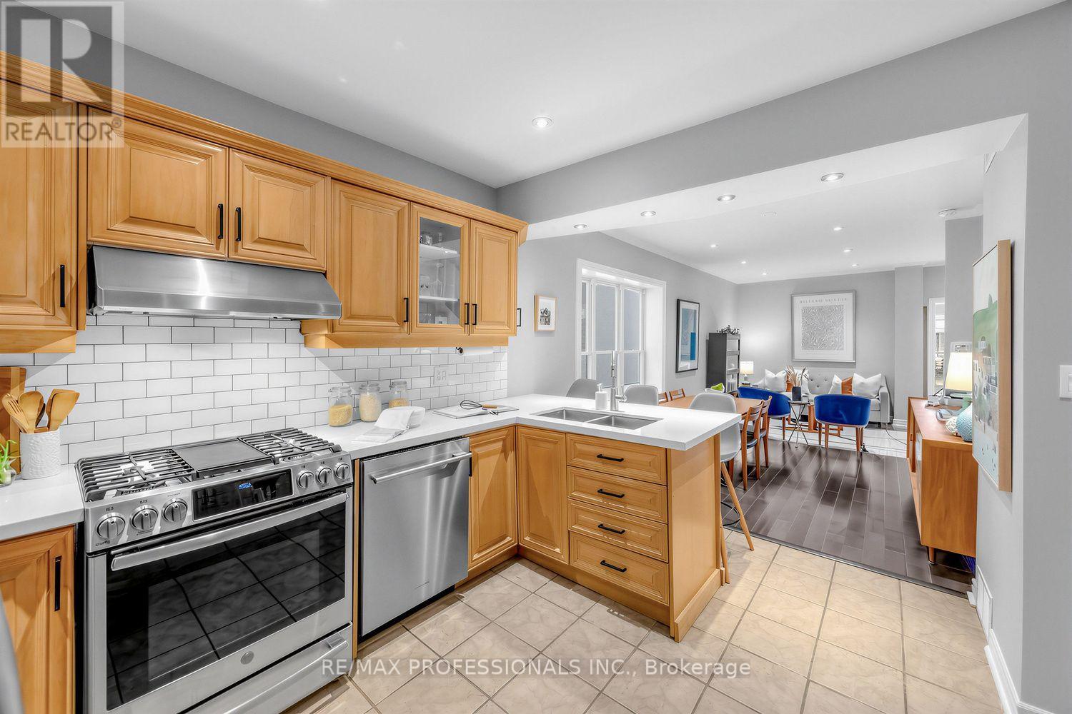 3 Blakley Avenue, Toronto, Ontario  M6N 3Y4 - Photo 4 - W13681644