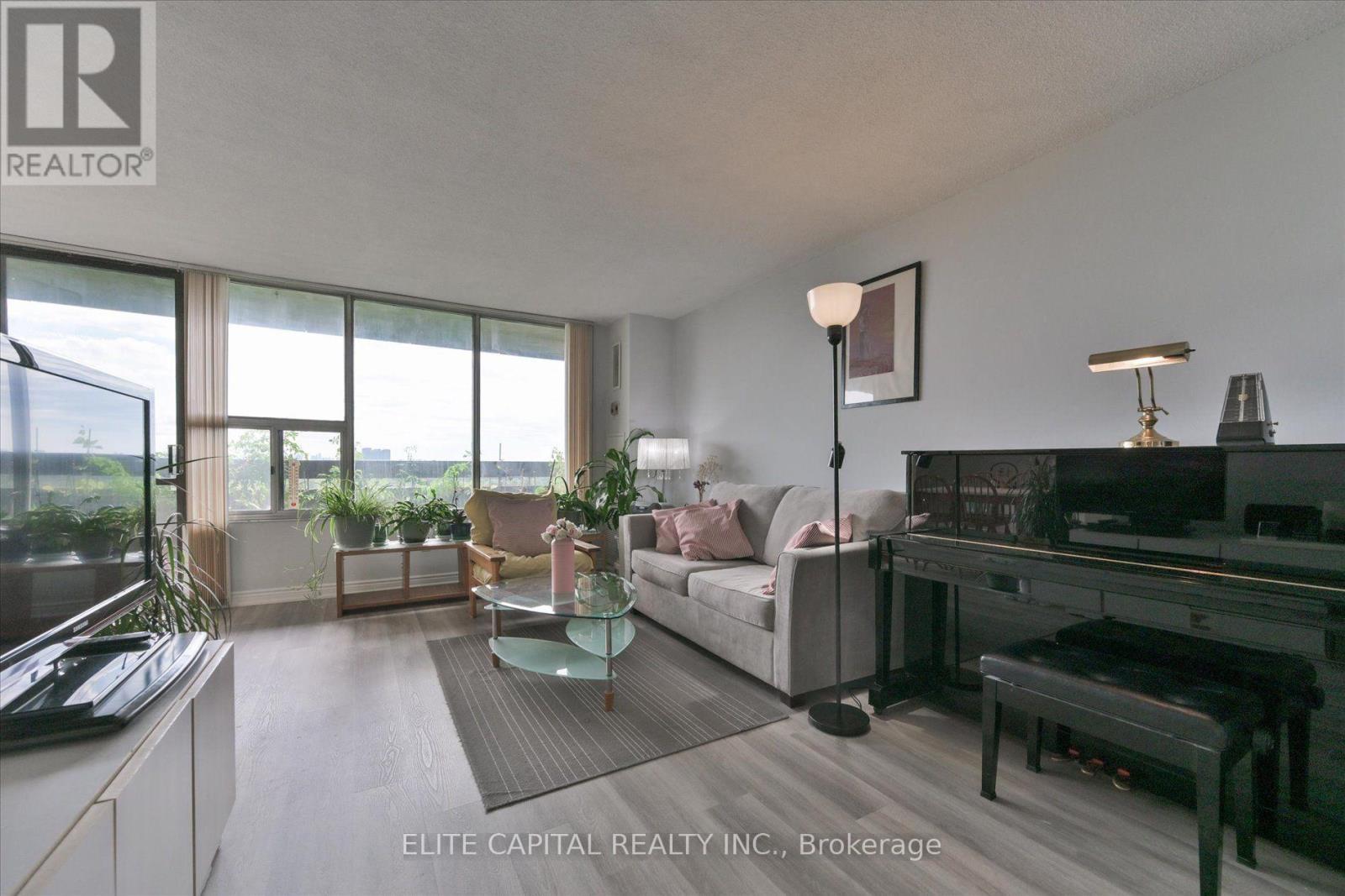 #1710 - 11 Wincott Drive, Toronto, Ontario  M9R 2R9 - Photo 7 - W13682146