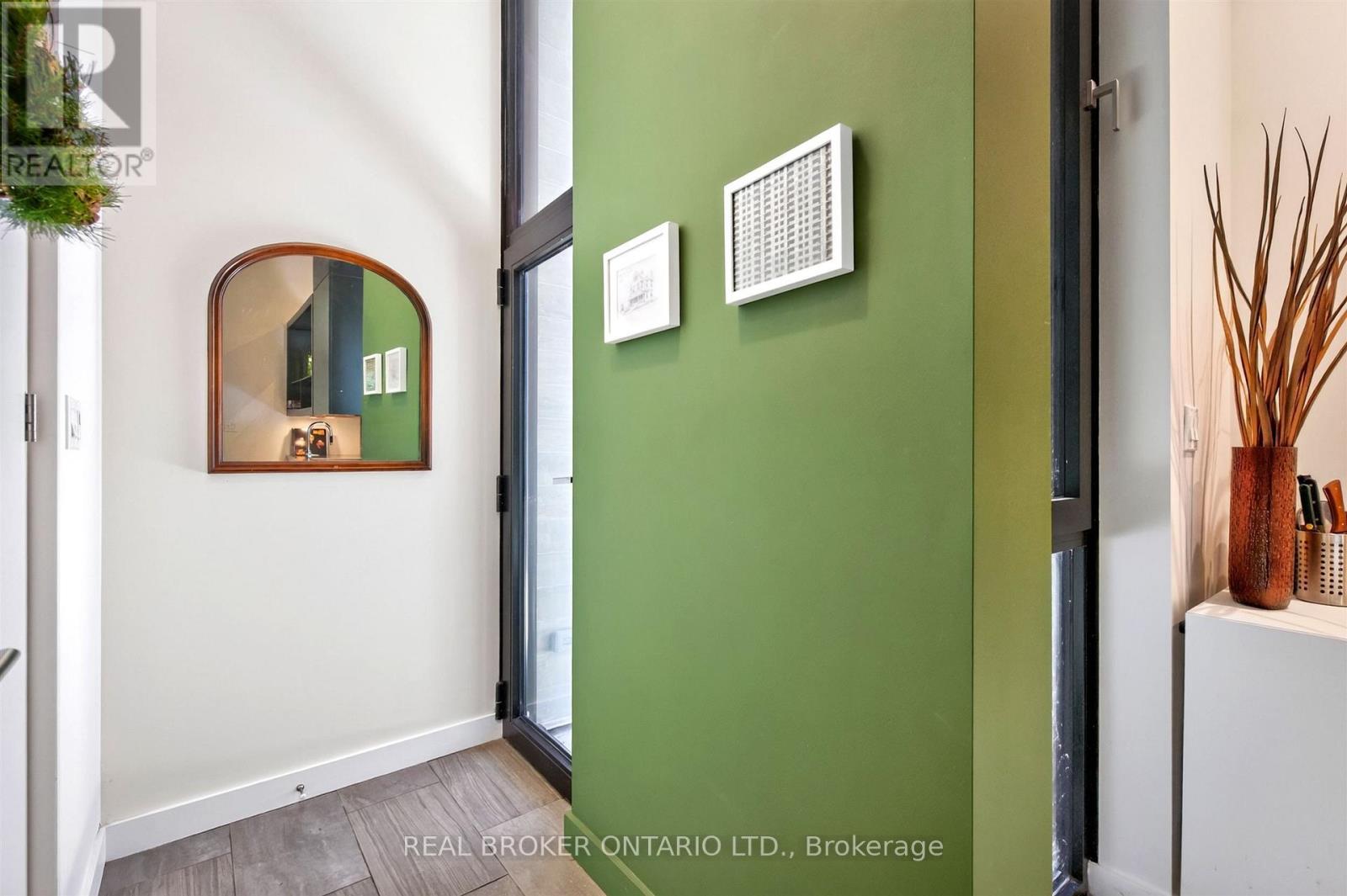 90a South Kingsway Way, Toronto, Ontario  M6S 3T3 - Photo 3 - W13682162