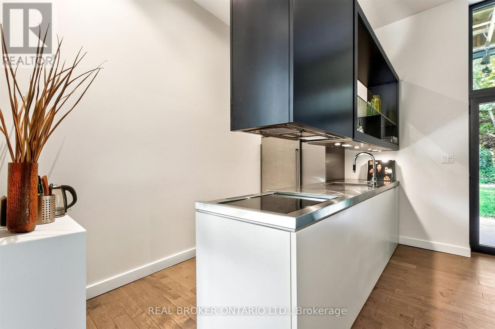 90a South Kingsway Way, Toronto, Ontario  M6S 3T3 - Photo 4 - W13682162