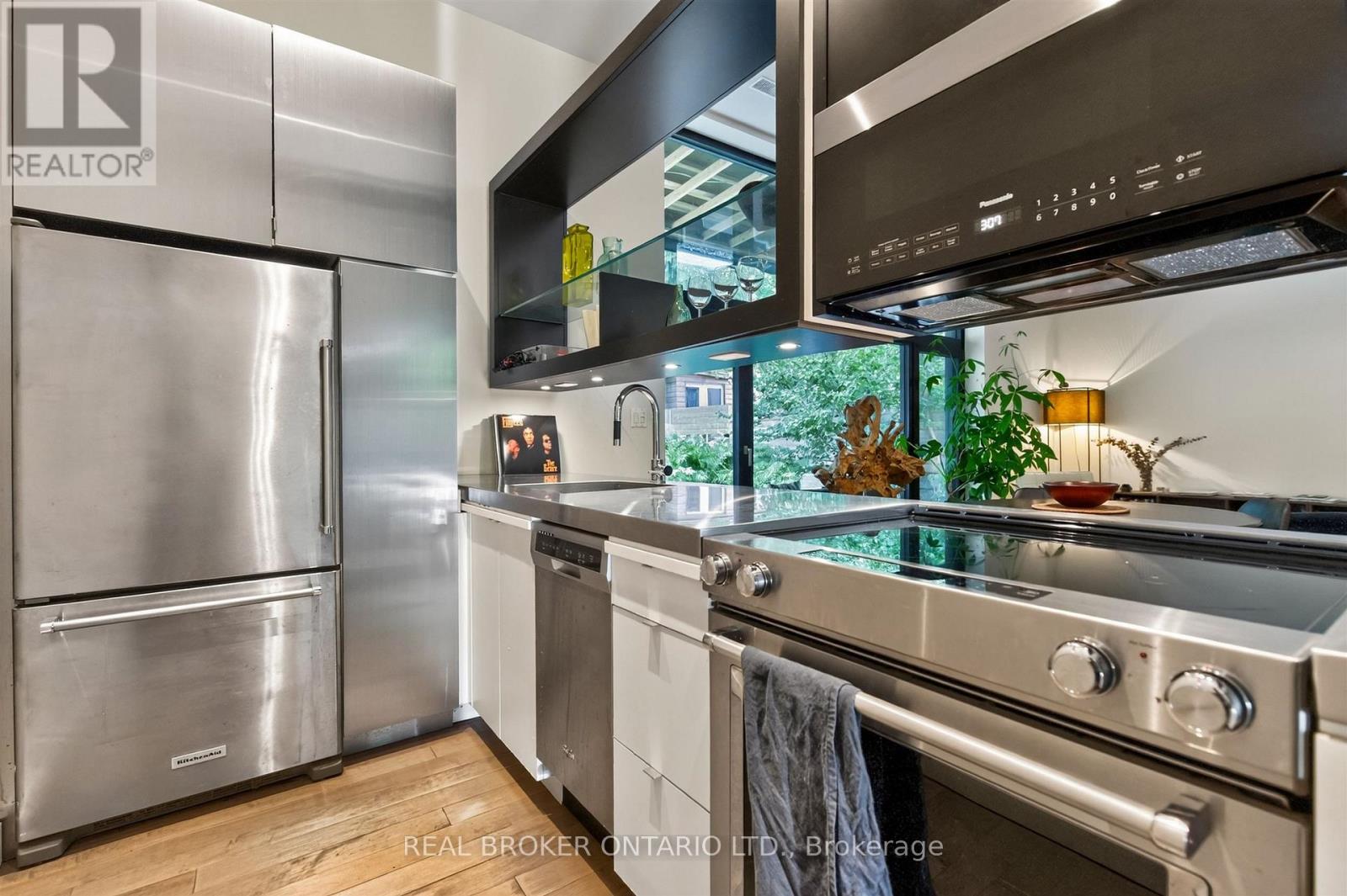90a South Kingsway Way, Toronto, Ontario  M6S 3T3 - Photo 5 - W13682162