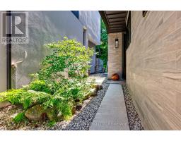 90A SOUTH KINGSWAY WAY, Toronto, Ontario