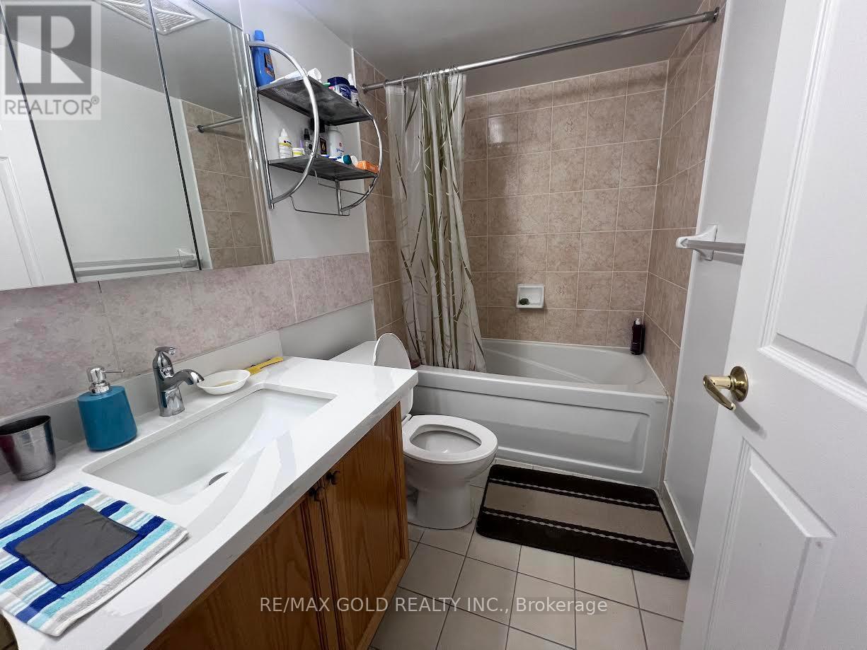 213 - 25 Via Rosedale Way, Brampton, Ontario  L6R 3J8 - Photo 9 - W13682238