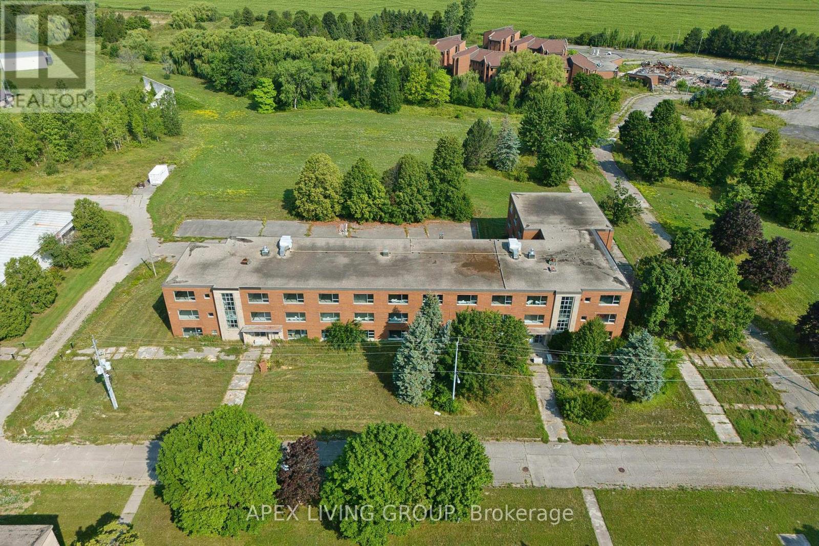 424 Quebec Avenue, South Huron, Ontario  N0M 1Y0 - Photo 2 - X13682186