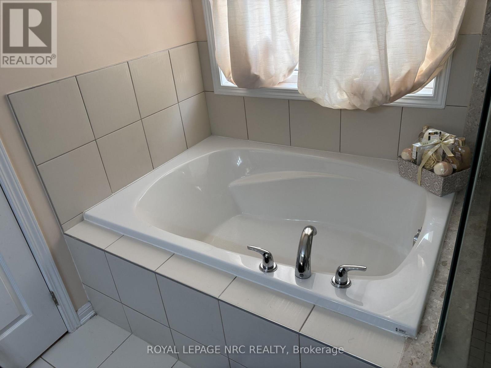 28 Dulverton Drive, Brampton, Ontario  L7A 0P3 - Photo 17 - W13654614