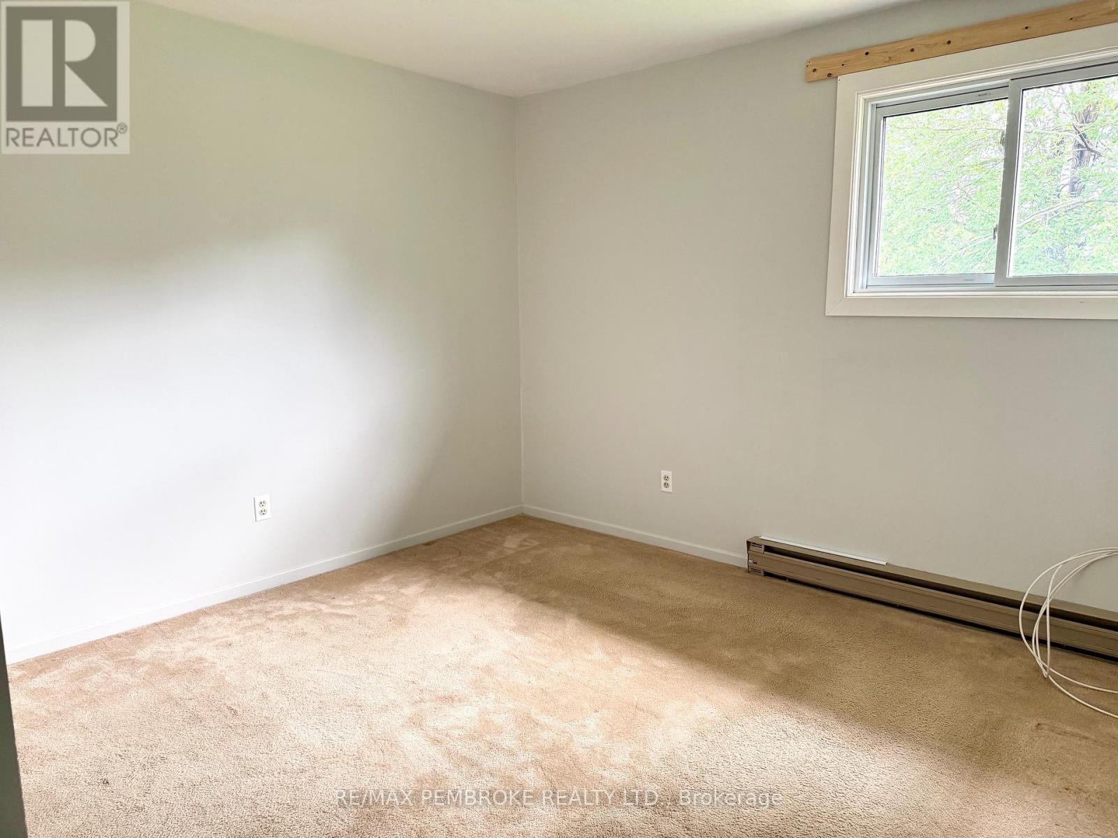 114 Hemlock Street, Petawawa, Ontario K8H 3C2 - Photo 11 - X12854796