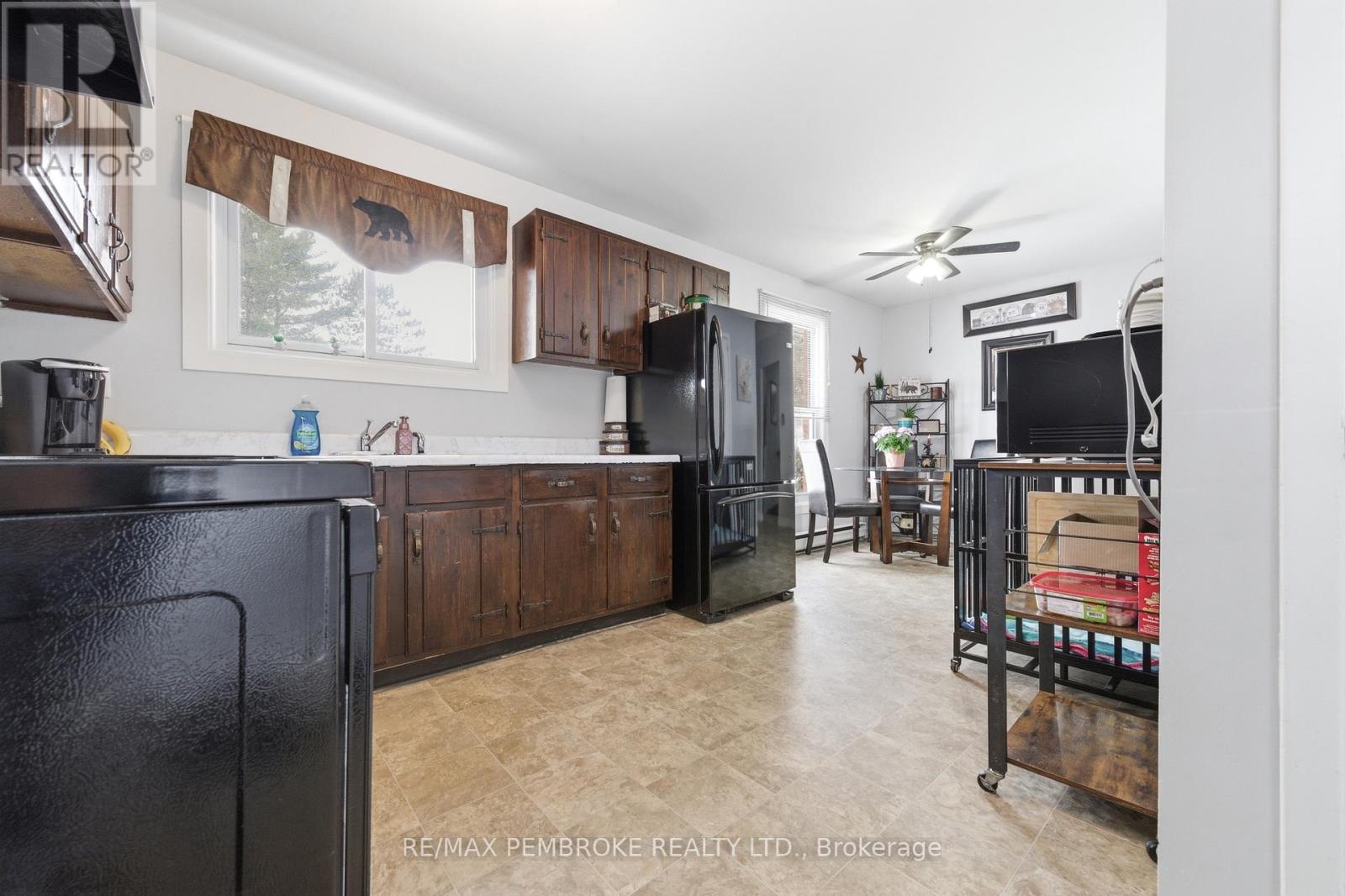 114 Hemlock Street, Petawawa, Ontario K8H 3C2 - Photo 4 - X12854796