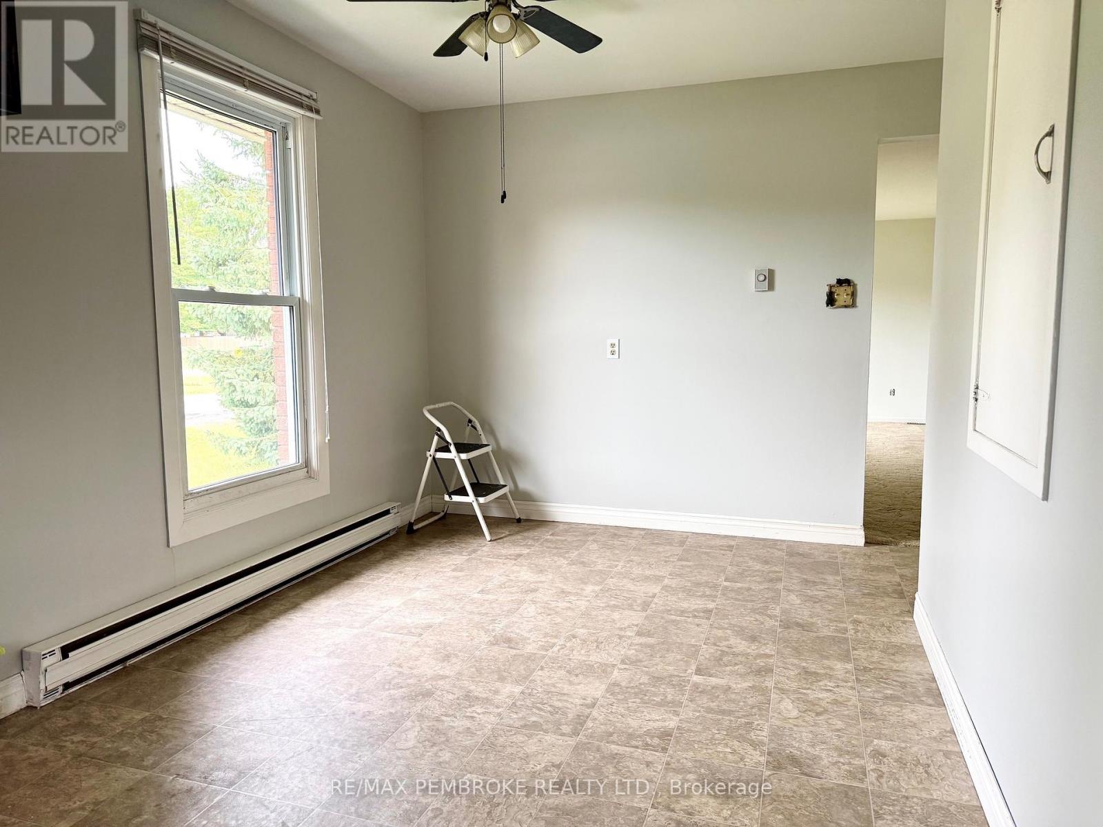 114 Hemlock Street, Petawawa, Ontario K8H 3C2 - Photo 7 - X12854796