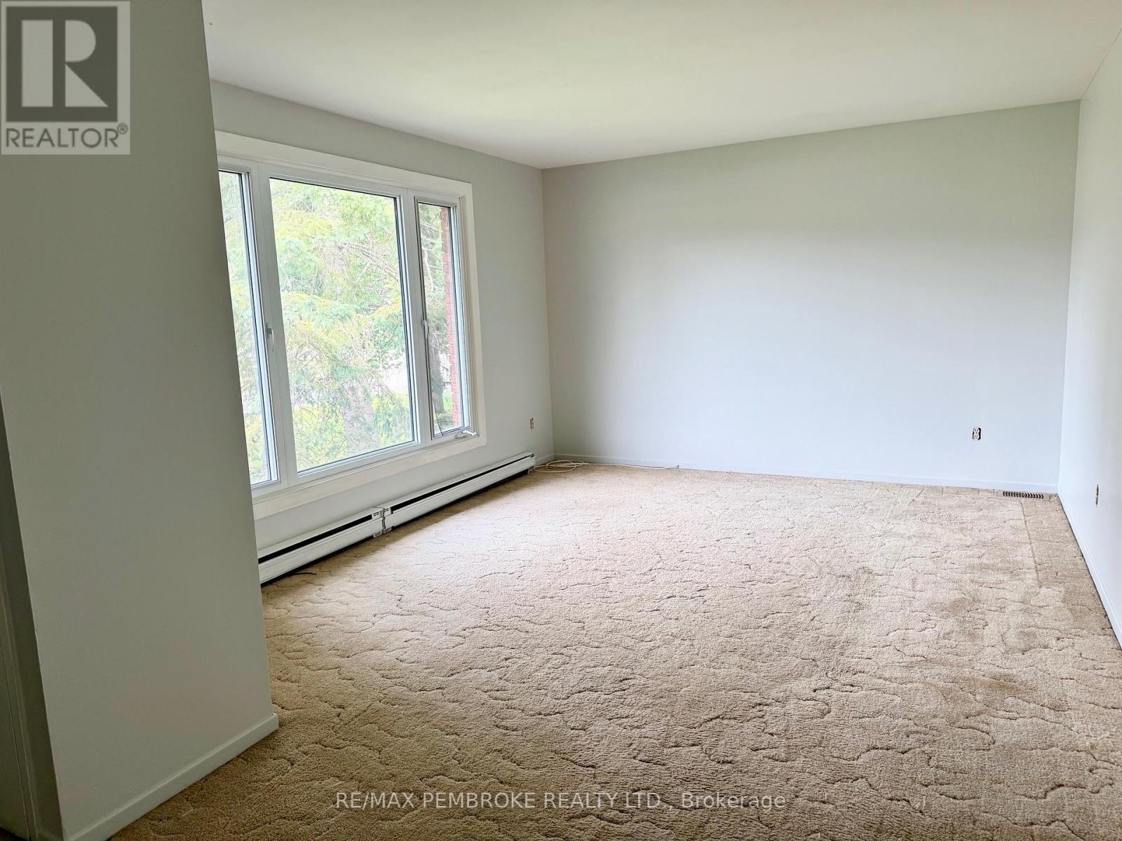 114 Hemlock Street, Petawawa, Ontario K8H 3C2 - Photo 9 - X12854796