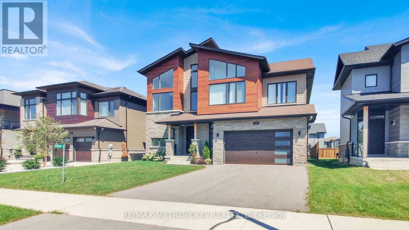 104 STONELEIGH DRIVE, Blue Mountains, Ontario