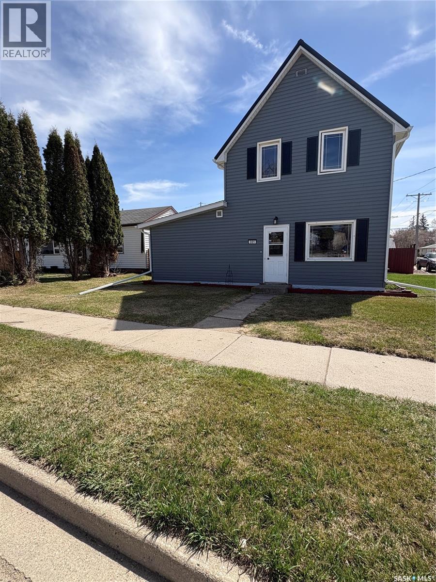 301 8th Avenue E, Melville, Saskatchewan  S0A 2P0 - Photo 2 - SK036130