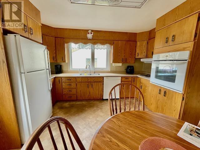 76 Memorial Ave, (Formerly Colonization Avenue S.), Dryden, Ontario  P8N 2M2 - Photo 3 - TB2602384