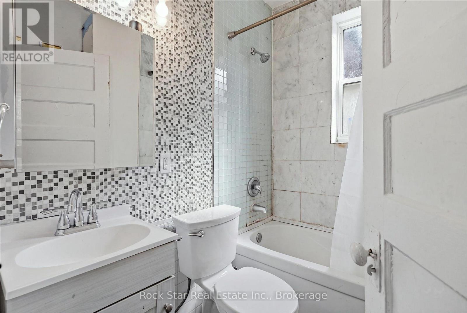 1259 Davenport Road, Toronto, Ontario  M6H 2H2 - Photo 17 - W13682438