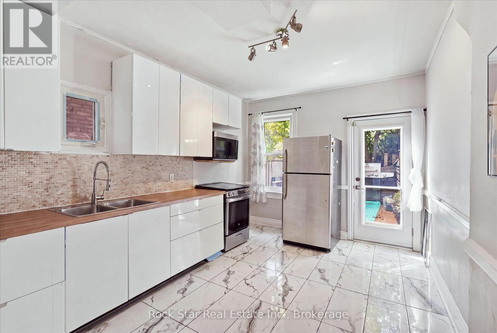 1259 Davenport Road, Toronto, Ontario  M6H 2H2 - Photo 8 - W13682438