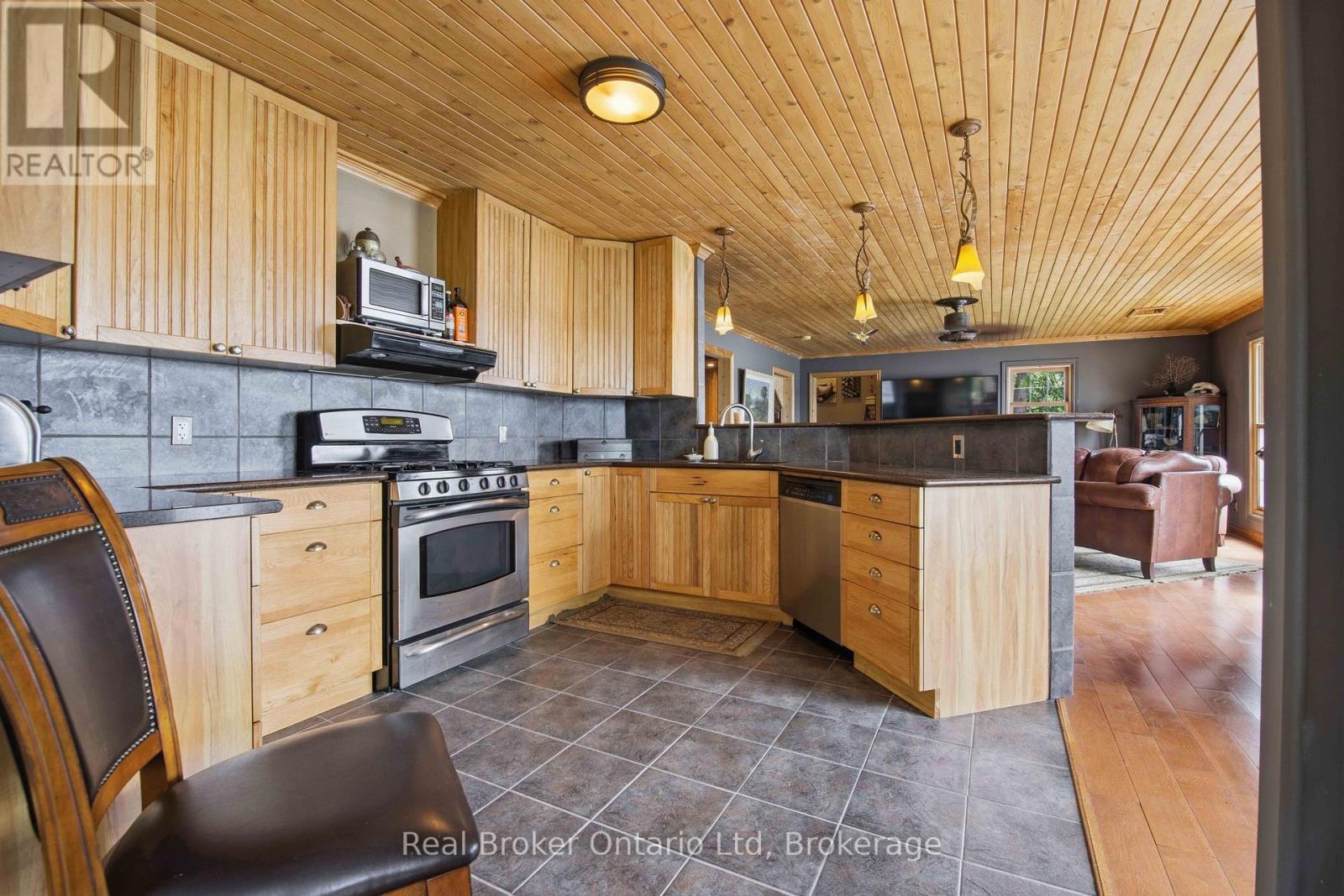 574 Mallory Beach Road, South Bruce Peninsula, Ontario  N0H 2T0 - Photo 33 - X13682406