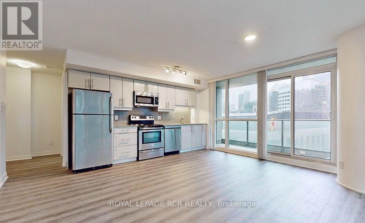 904 - 33 BAY STREET