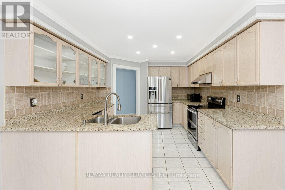 64 Strickland Drive, Ajax, Ontario  L1T 4A2 - Photo 13 - E13682574