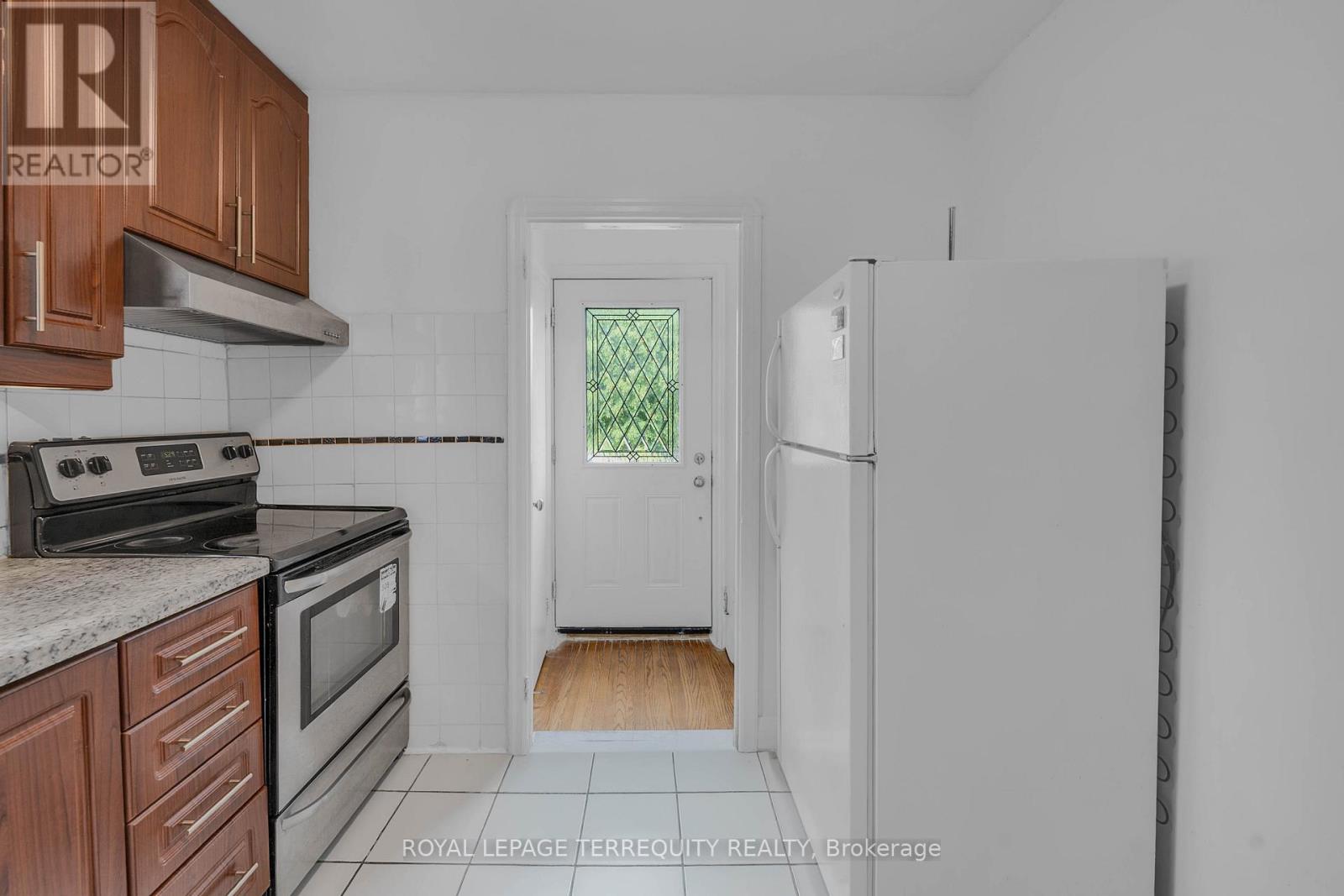 4 Harris Park Drive, Toronto, Ontario  M1L 2Z9 - Photo 13 - E13682578