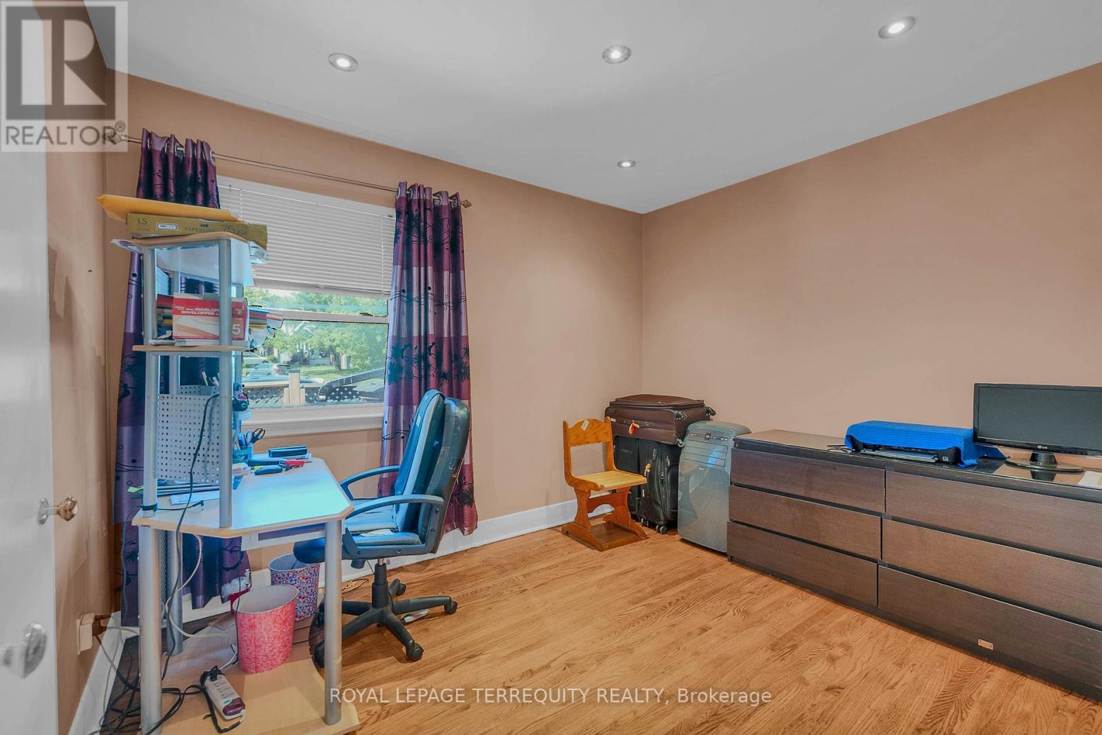 4 Harris Park Drive, Toronto, Ontario  M1L 2Z9 - Photo 19 - E13682578