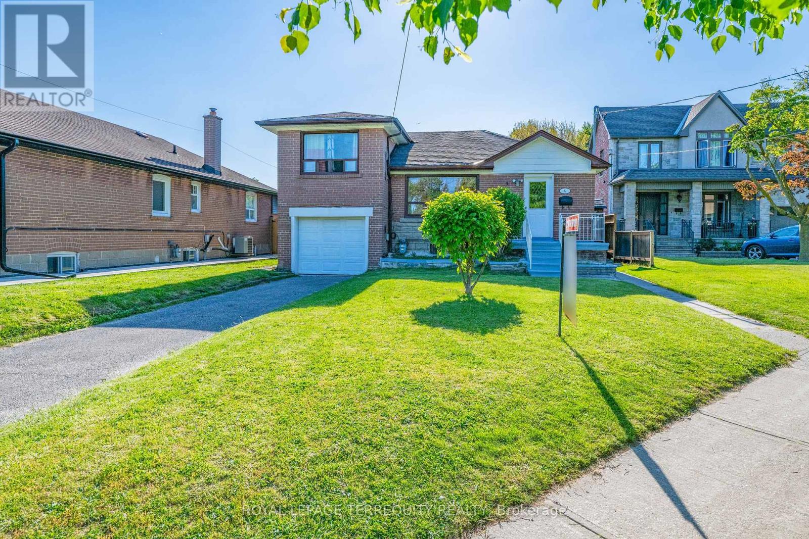 4 Harris Park Drive, Toronto, Ontario  M1L 2Z9 - Photo 3 - E13682578