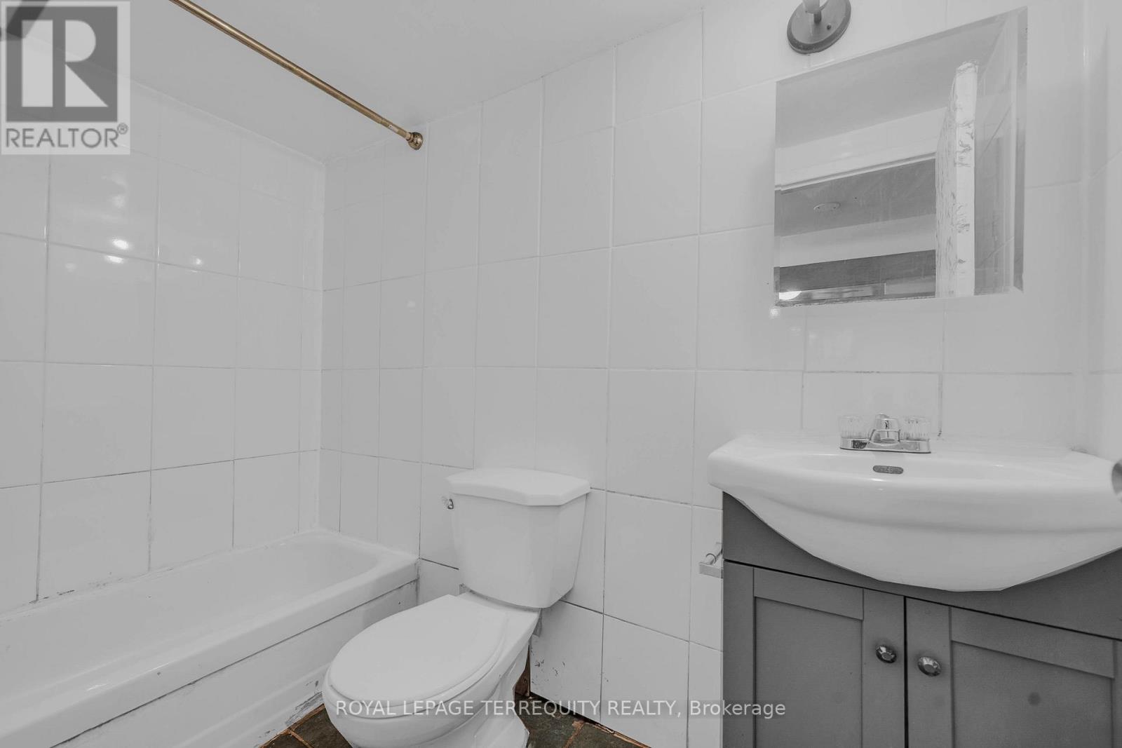 4 Harris Park Drive, Toronto, Ontario  M1L 2Z9 - Photo 32 - E13682578
