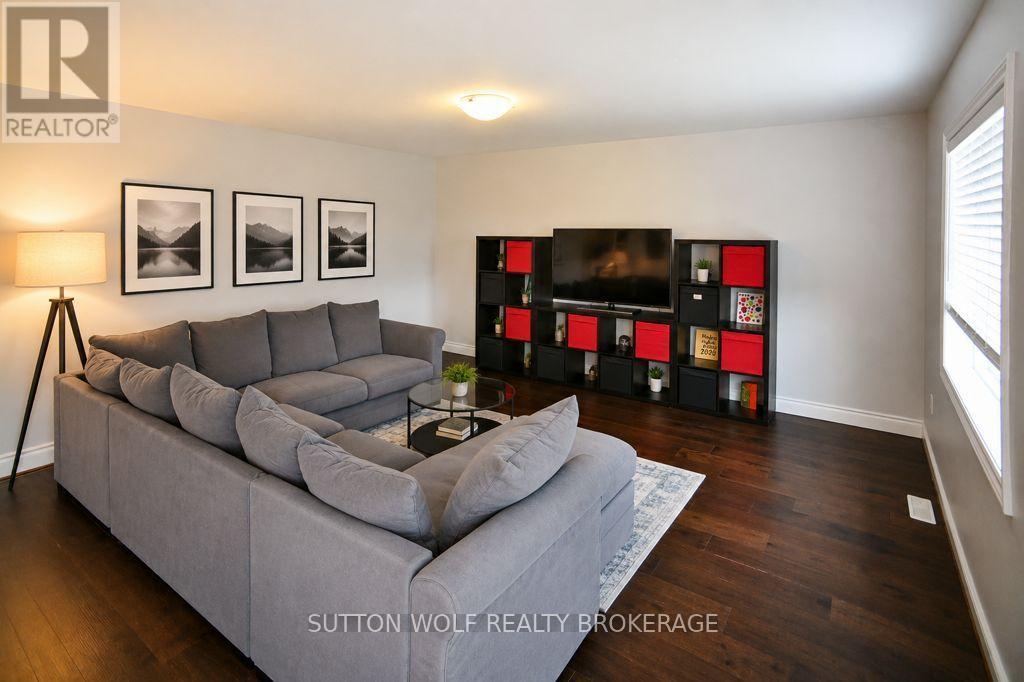 54 Abbott Street, Strathroy-Caradoc, Ontario  N7G 0B7 - Photo 2 - X13682358