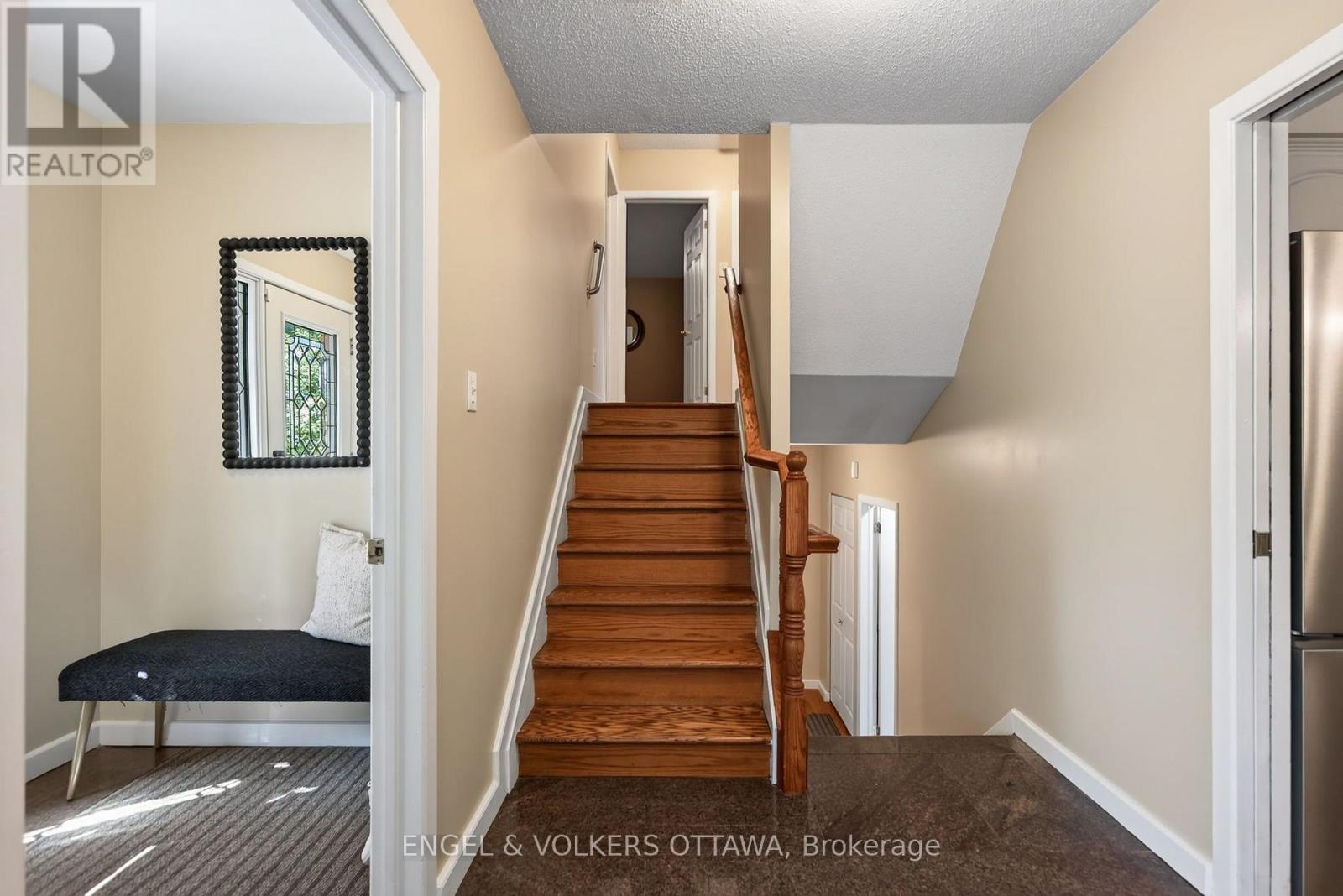 905 Garwood Avenue, Ottawa, Ontario  K1V 6X2 - Photo 5 - X13682530