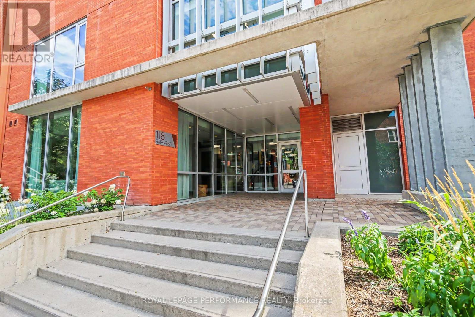 1008 - 118 Holmwood Avenue, Ottawa, Ontario  K1S 5J5 - Photo 2 - X13682548