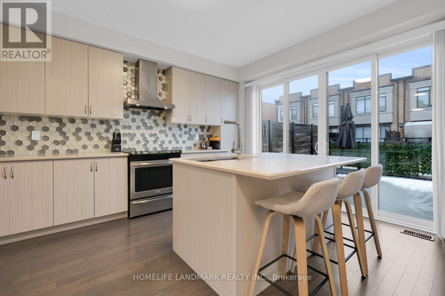 217 Salterton Circle, Vaughan, Ontario  L6A 4Z2 - Photo 10 - N13682328