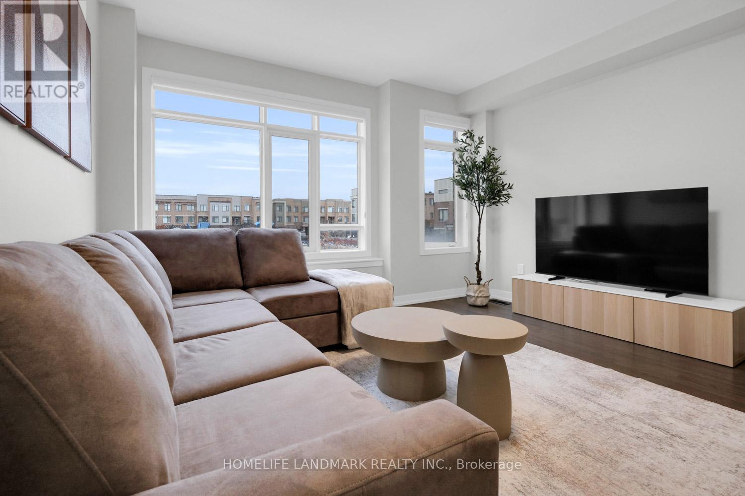217 Salterton Circle, Vaughan, Ontario  L6A 4Z2 - Photo 3 - N13682328