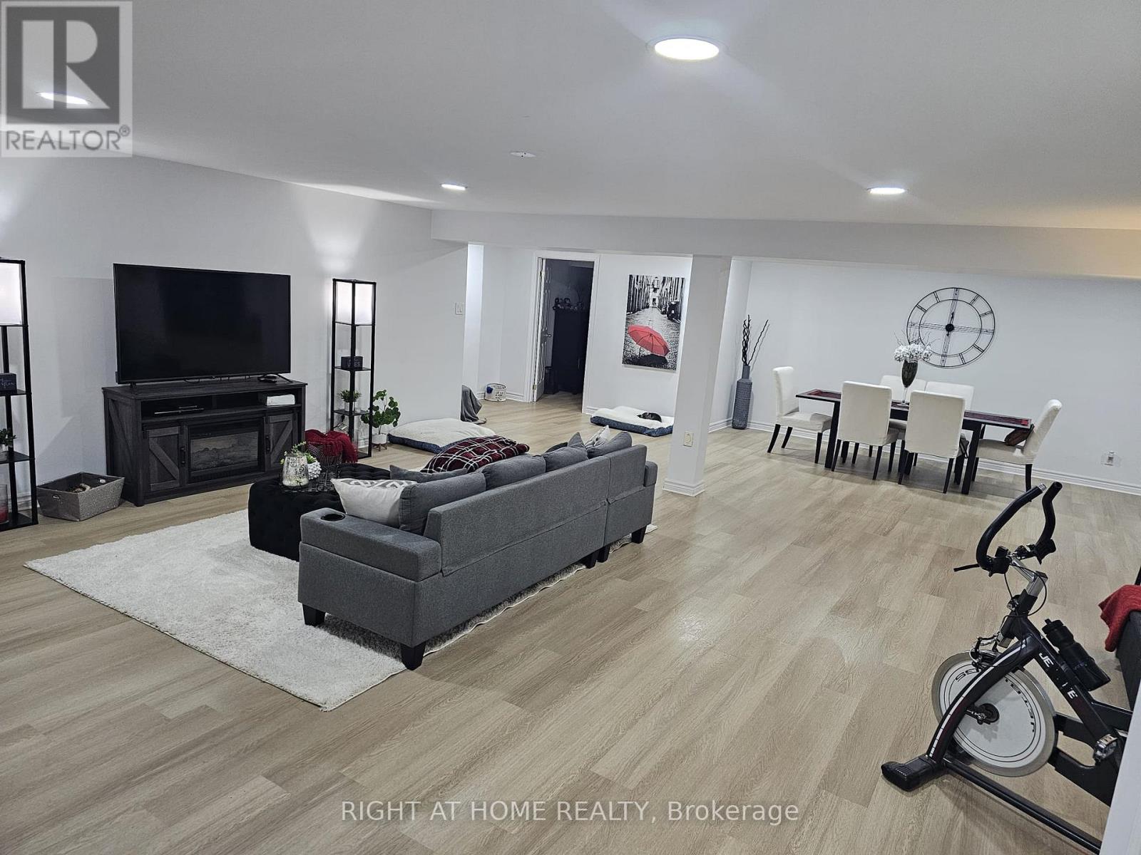 33 Country Heights Drive, Richmond Hill, Ontario  L4E 3M8 - Photo 3 - N13682592