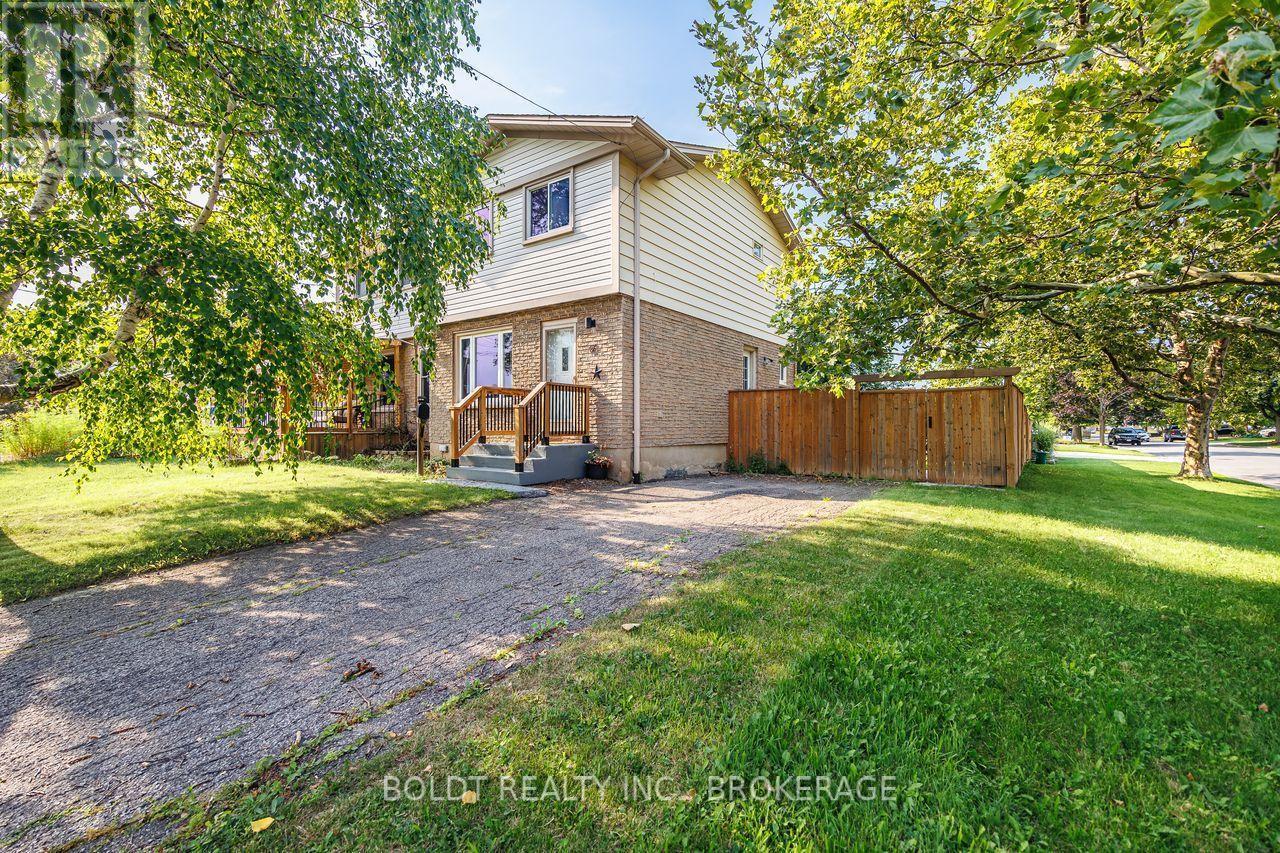 47 Brackencrest Road, St. Catharines, Ontario  L2P 3K7 - Photo 2 - X13682428