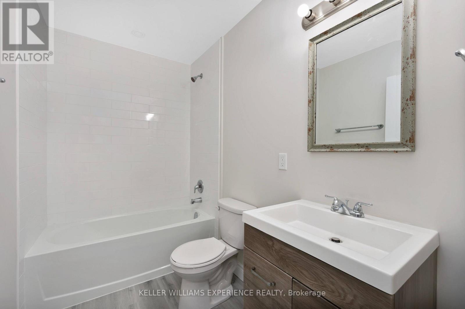 Upper - 52 Cundles Road E, Barrie (Cundles East), Ontario  L4M 2Z7 - Photo 11 - S13682310