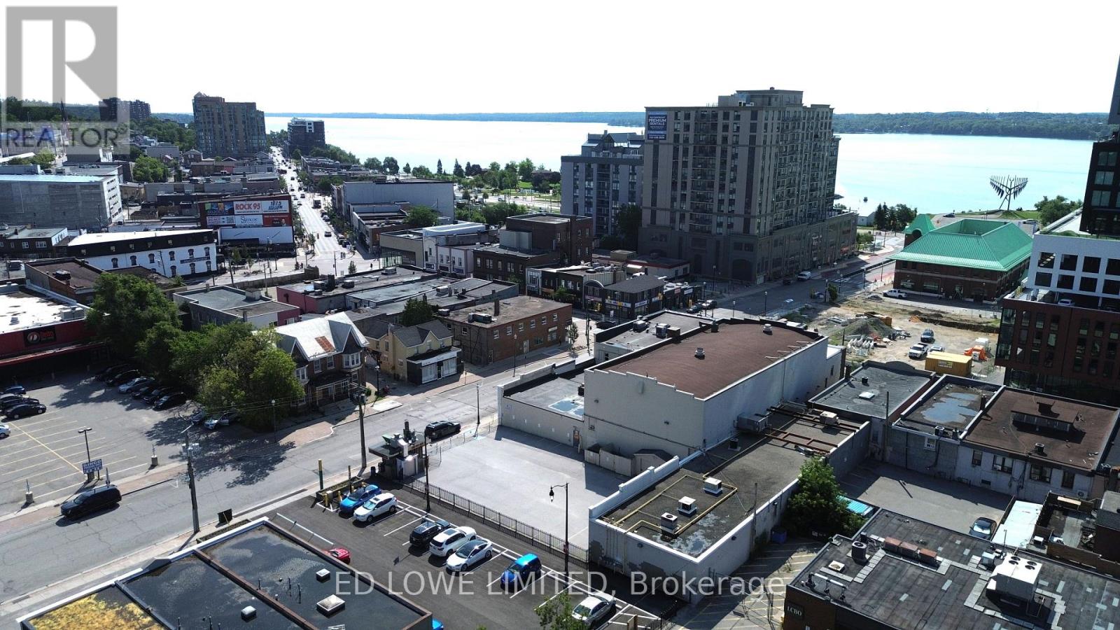 C & D - 54 Maple Avenue, Barrie (City Centre), Ontario  L4N 1R8 - Photo 4 - S13682316