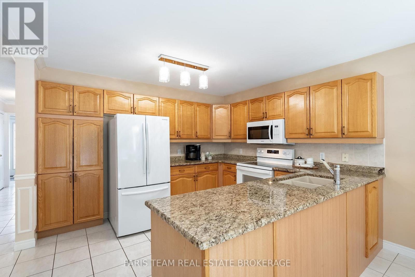 157 Emms Drive, Barrie (Holly), Ontario  L4N 9N8 - Photo 4 - S13682580