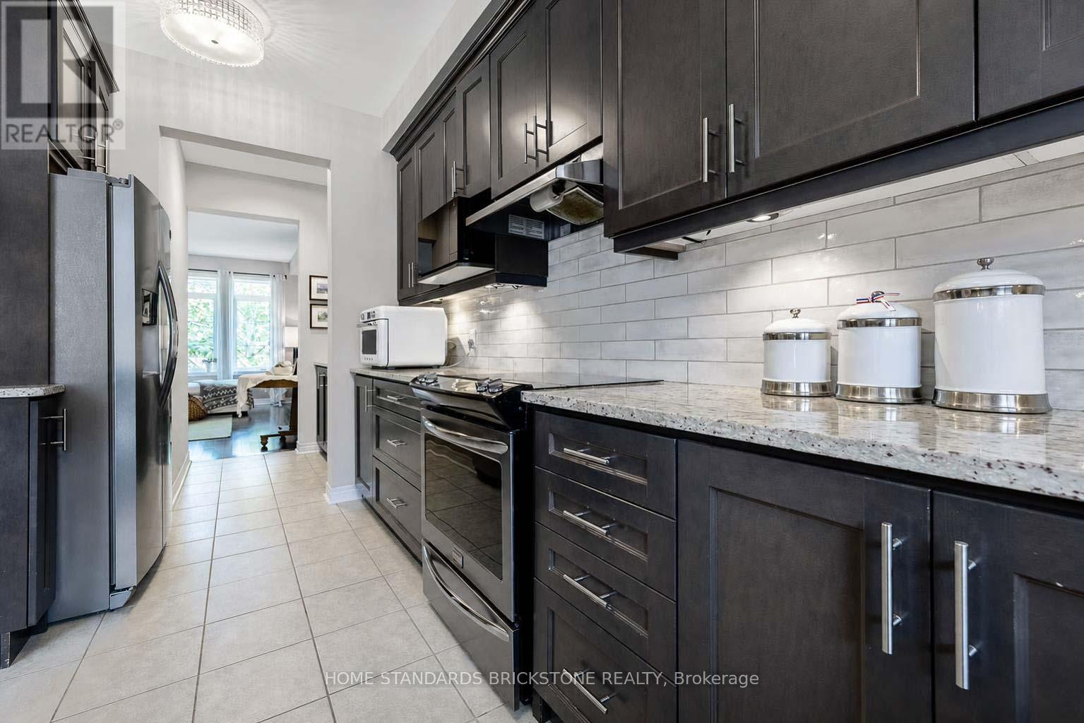 3058 Eberly Woods Drive, Oakville, Ontario  L6M 0T5 - Photo 11 - W13682326