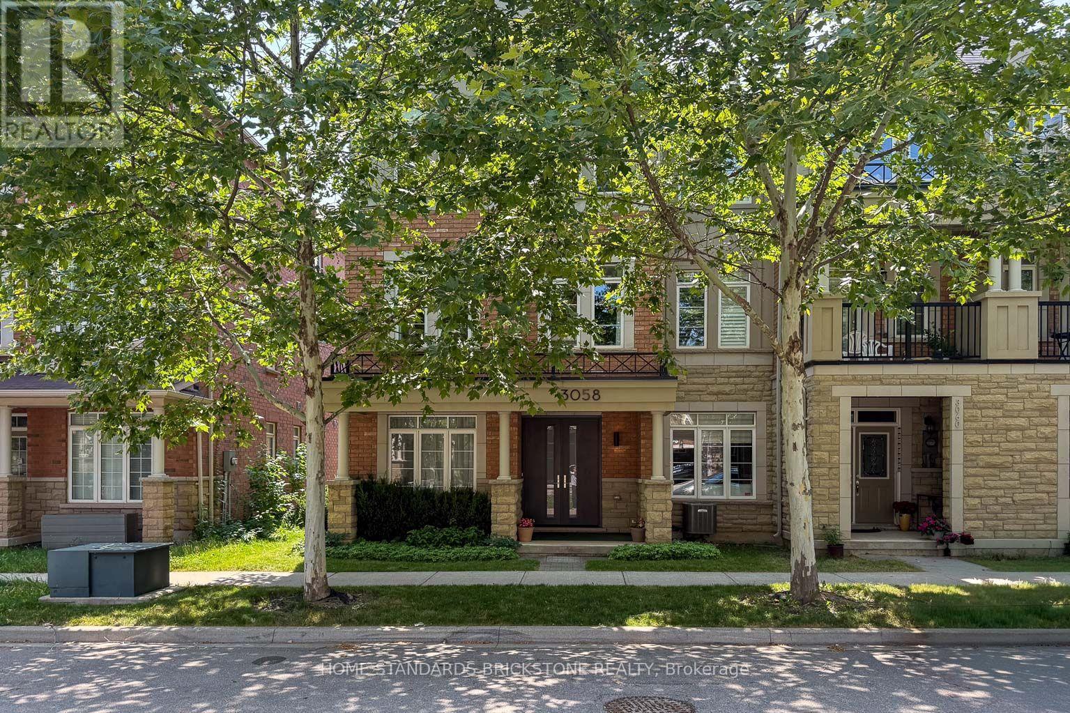 3058 Eberly Woods Drive, Oakville, Ontario  L6M 0T5 - Photo 2 - W13682326